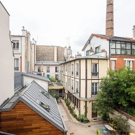 Charming Located In Old In An Atypical District * Paris