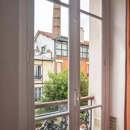 Charming Located In Old In An Atypical District Paris