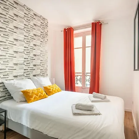 Charming Located In Old In An Atypical District Paris