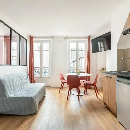 Charming Located In Old In An Atypical District Lägenhet